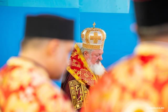 (Foto) Priveghere pentru Sfântul Mare Mucenic Dimitrie, Izvorâtorul de Mir, pe Dealul Patriarhiei – 2022