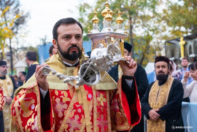 (Foto) Priveghere pentru Sfântul Mare Mucenic Dimitrie, Izvorâtorul de Mir, pe Dealul Patriarhiei – 2022
