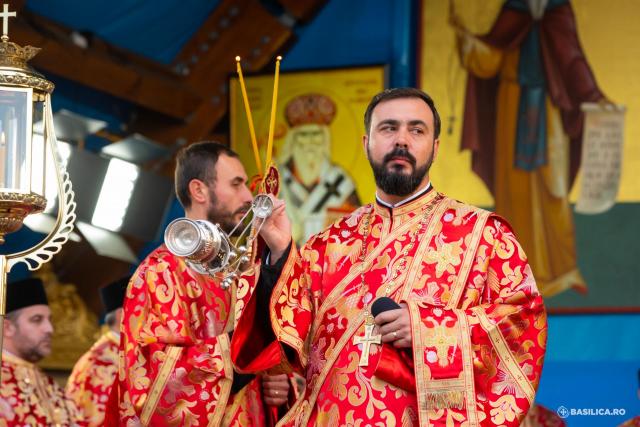 (Foto) Priveghere pentru Sfântul Mare Mucenic Dimitrie, Izvorâtorul de Mir, pe Dealul Patriarhiei – 2022