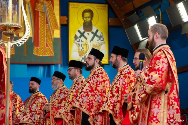 (Foto) Priveghere pentru Sfântul Mare Mucenic Dimitrie, Izvorâtorul de Mir, pe Dealul Patriarhiei – 2022