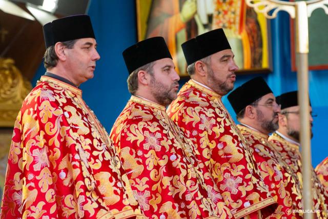 (Foto) Priveghere pentru Sfântul Mare Mucenic Dimitrie, Izvorâtorul de Mir, pe Dealul Patriarhiei – 2022