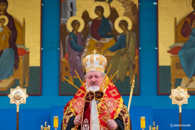 (Foto) Priveghere pentru Sfântul Mare Mucenic Dimitrie, Izvorâtorul de Mir, pe Dealul Patriarhiei – 2022