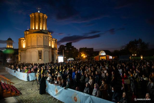 (Foto) Priveghere pentru Sfântul Mare Mucenic Dimitrie, Izvorâtorul de Mir, pe Dealul Patriarhiei – 2022