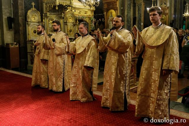 (Foto) Priveghere în cinstea Sfântului Mare Mucenic Gheorghe și a Sfântului Ierarh Iosif cel Milostiv (Foto) Priveghere în cinstea Sfântului Mare Mucenic Gheorghe și a Sfântului Ierarh Iosif cel Milostiv