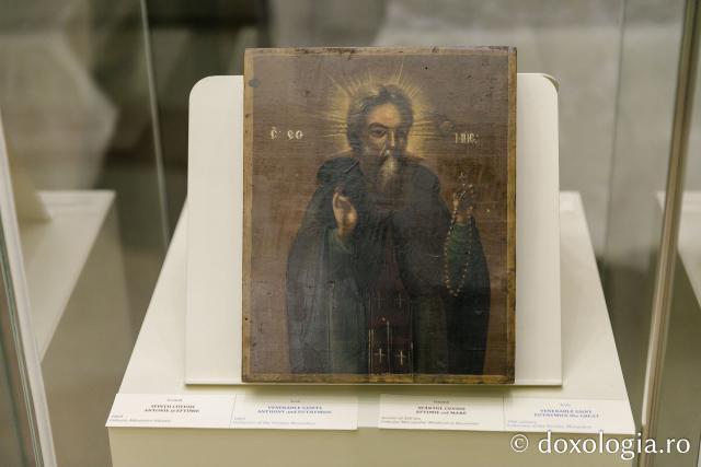 (Foto) „Rugăciune și paisianism reflectată în obiectele de patrimoniu din epocă” – expoziție la Muzeul Mitropolitan din Iași