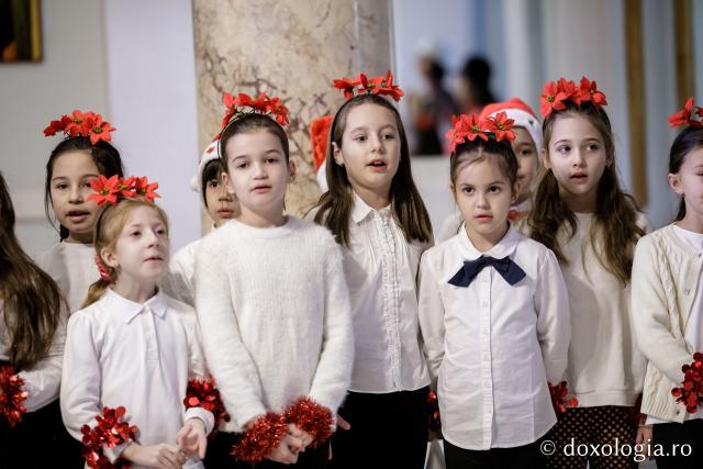 (Foto) Școala „Vasile Conta” Iași, clasele I A Prim și B Prim – Colindători la Reședința Mitropolitană 2022