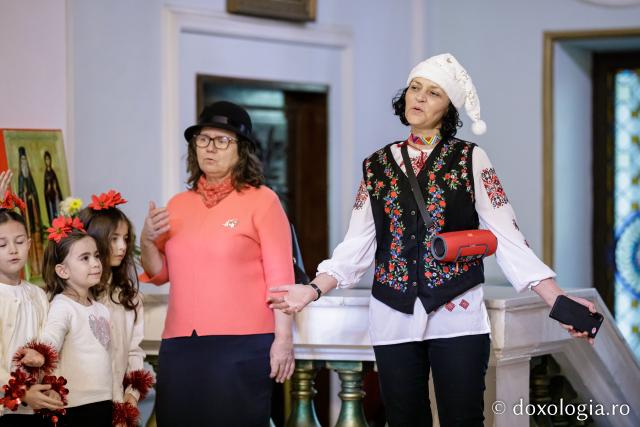 (Foto) Școala „Vasile Conta” Iași, clasele I A Prim și B Prim – Colindători la Reședința Mitropolitană 2022