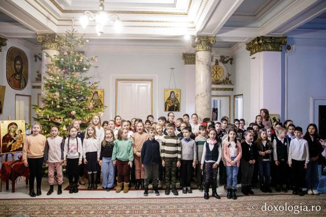 Școala „Vasile Conta” Iași, clasele a III-a B Prim și a II-a A Prim | Colindători la Reședința Mitropolitană (Foto) Școala „Vasile Conta” Iași, clasele a III-a B Prim și a II-a A Prim – Colindători la Reședința Mitropolitană 2022
