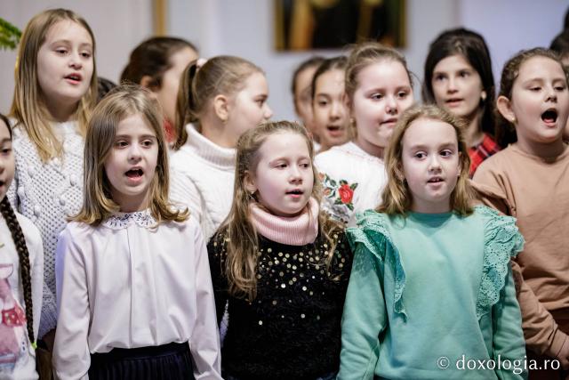 Școala „Vasile Conta” Iași, clasele a III-a B Prim și a II-a A Prim | Colindători la Reședința Mitropolitană (Foto) Școala „Vasile Conta” Iași, clasele a III-a B Prim și a II-a A Prim – Colindători la Reședința Mitropolitană 2022