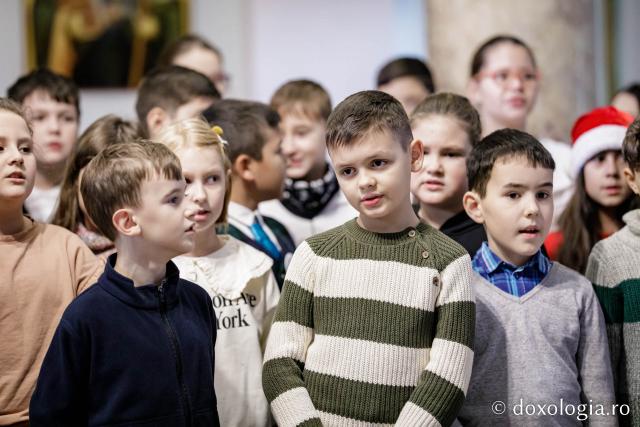 Școala „Vasile Conta” Iași, clasele a III-a B Prim și a II-a A Prim | Colindători la Reședința Mitropolitană (Foto) Școala „Vasile Conta” Iași, clasele a III-a B Prim și a II-a A Prim – Colindători la Reședința Mitropolitană 2022