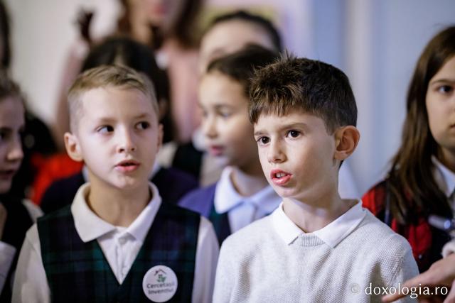 Școala „Vasile Conta” Iași, clasele a III-a B Prim și a II-a A Prim | Colindători la Reședința Mitropolitană (Foto) Școala „Vasile Conta” Iași, clasele a III-a B Prim și a II-a A Prim – Colindători la Reședința Mitropolitană 2022
