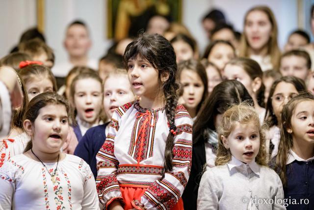 Școala „Vasile Conta” Iași, clasele I C, A și B și clasa a IV-a B | Colindători la Reședința Mitropolitană (Foto) Școala „Vasile Conta” Iași, clasele I C, A și B și clasa a IV-a B – Colindători la Reședința Mitropolitană 2022
