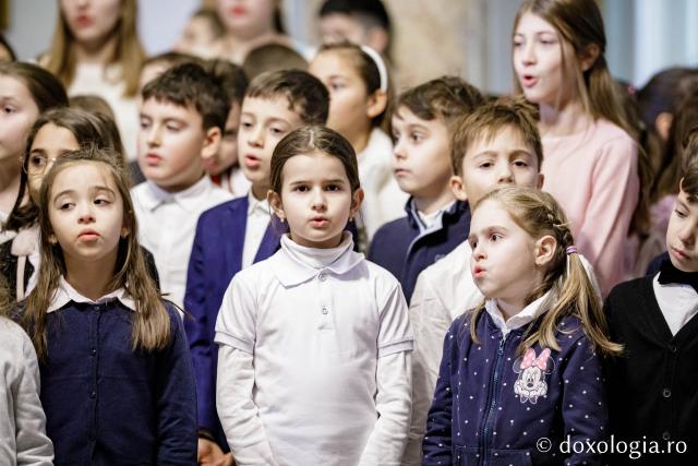 Școala „Vasile Conta” Iași, clasele I C, A și B și clasa a IV-a B | Colindători la Reședința Mitropolitană (Foto) Școala „Vasile Conta” Iași, clasele I C, A și B și clasa a IV-a B – Colindători la Reședința Mitropolitană 2022