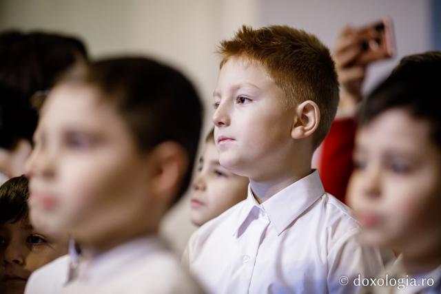 Școala „Vasile Conta” Iași, clasele I C, A și B și clasa a IV-a B | Colindători la Reședința Mitropolitană (Foto) Școala „Vasile Conta” Iași, clasele I C, A și B și clasa a IV-a B – Colindători la Reședința Mitropolitană 2022