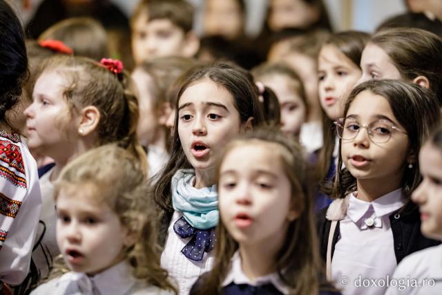 Școala „Vasile Conta” Iași, clasele I C, A și B și clasa a IV-a B | Colindători la Reședința Mitropolitană (Foto) Școala „Vasile Conta” Iași, clasele I C, A și B și clasa a IV-a B – Colindători la Reședința Mitropolitană 2022