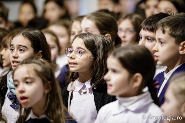 Școala „Vasile Conta” Iași, clasele I C, A și B și clasa a IV-a B | Colindători la Reședința Mitropolitană (Foto) Școala „Vasile Conta” Iași, clasele I C, A și B și clasa a IV-a B – Colindători la Reședința Mitropolitană 2022