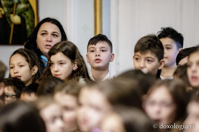 Școala „Vasile Conta” Iași, clasele I C, A și B și clasa a IV-a B | Colindători la Reședința Mitropolitană (Foto) Școala „Vasile Conta” Iași, clasele I C, A și B și clasa a IV-a B – Colindători la Reședința Mitropolitană 2022