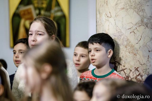 Școala „Vasile Conta” Iași, clasele I C, A și B și clasa a IV-a B | Colindători la Reședința Mitropolitană (Foto) Școala „Vasile Conta” Iași, clasele I C, A și B și clasa a IV-a B – Colindători la Reședința Mitropolitană 2022