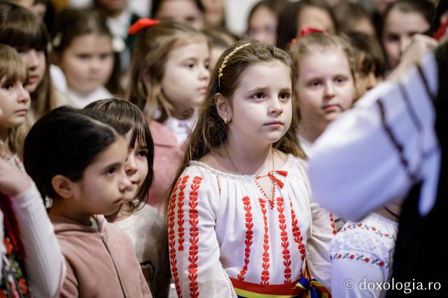 Școala „Vasile Conta” Iași, clasele I C, A și B și clasa a IV-a B | Colindători la Reședința Mitropolitană (Foto) Școala „Vasile Conta” Iași, clasele I C, A și B și clasa a IV-a B – Colindători la Reședința Mitropolitană 2022