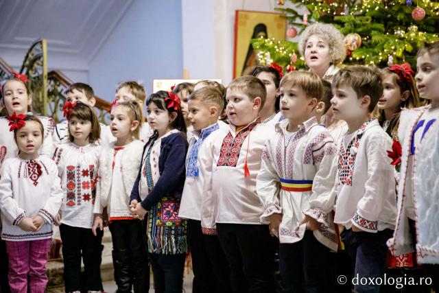 Școala „Vasile Conta” Iași, clasele pregătitoare A Prim și B Prim | Colindători la Reședința Mitropolitană (Foto) Școala „Vasile Conta” Iași, clasele pregătitoare A Prim și B Prim – Colindători la Reședința Mitropolitană 2022