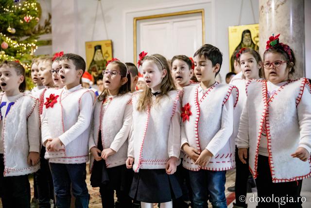 Școala „Vasile Conta” Iași, clasele pregătitoare A Prim și B Prim | Colindători la Reședința Mitropolitană (Foto) Școala „Vasile Conta” Iași, clasele pregătitoare A Prim și B Prim – Colindători la Reședința Mitropolitană 2022