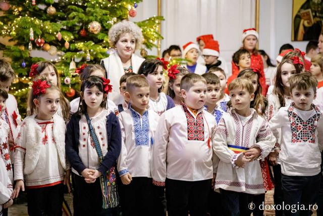 Școala „Vasile Conta” Iași, clasele pregătitoare A Prim și B Prim | Colindători la Reședința Mitropolitană (Foto) Școala „Vasile Conta” Iași, clasele pregătitoare A Prim și B Prim – Colindători la Reședința Mitropolitană 2022