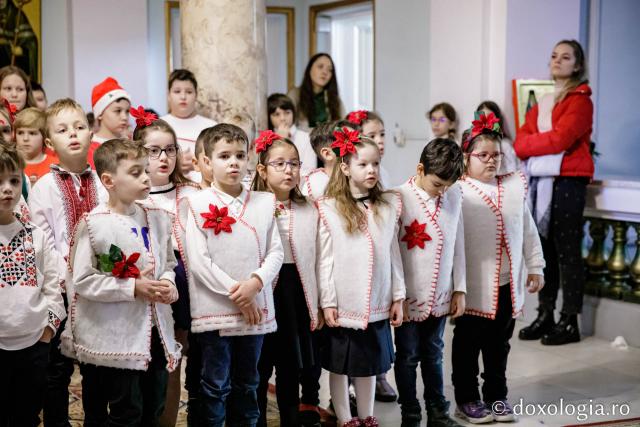 Școala „Vasile Conta” Iași, clasele pregătitoare A Prim și B Prim | Colindători la Reședința Mitropolitană (Foto) Școala „Vasile Conta” Iași, clasele pregătitoare A Prim și B Prim – Colindători la Reședința Mitropolitană 2022