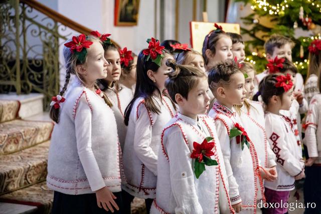 Școala „Vasile Conta” Iași, clasele pregătitoare A Prim și B Prim | Colindători la Reședința Mitropolitană (Foto) Școala „Vasile Conta” Iași, clasele pregătitoare A Prim și B Prim – Colindători la Reședința Mitropolitană 2022