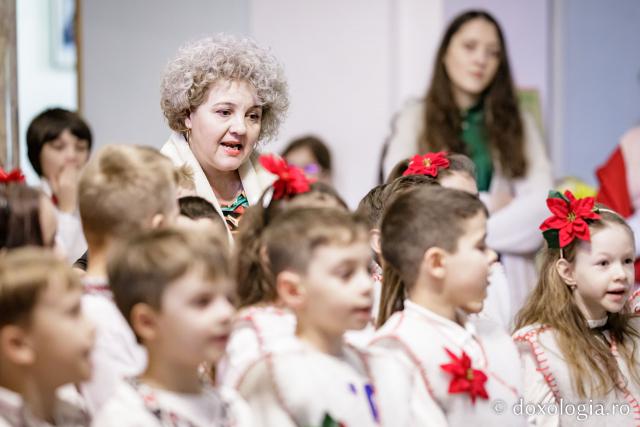 Școala „Vasile Conta” Iași, clasele pregătitoare A Prim și B Prim | Colindători la Reședința Mitropolitană (Foto) Școala „Vasile Conta” Iași, clasele pregătitoare A Prim și B Prim – Colindători la Reședința Mitropolitană 2022