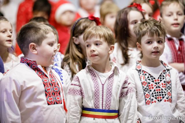 Școala „Vasile Conta” Iași, clasele pregătitoare A Prim și B Prim | Colindători la Reședința Mitropolitană (Foto) Școala „Vasile Conta” Iași, clasele pregătitoare A Prim și B Prim – Colindători la Reședința Mitropolitană 2022