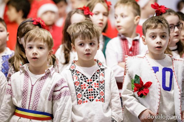 Școala „Vasile Conta” Iași, clasele pregătitoare A Prim și B Prim | Colindători la Reședința Mitropolitană (Foto) Școala „Vasile Conta” Iași, clasele pregătitoare A Prim și B Prim – Colindători la Reședința Mitropolitană 2022