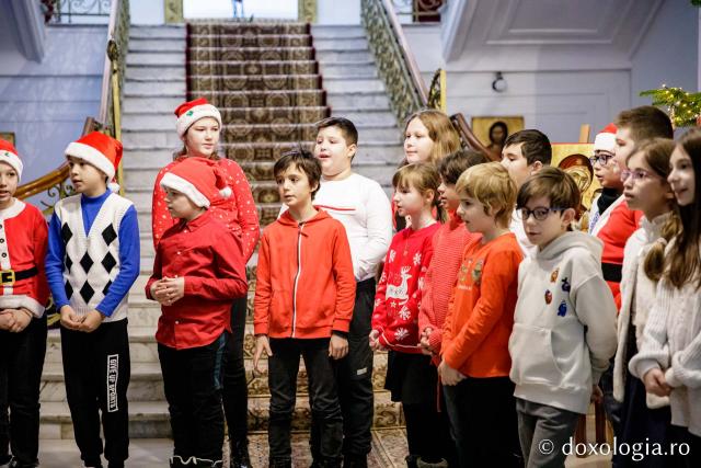 (Foto) Școala „Vasile Conta” Iași, clasa a III-a A prim – Colindători la Reședința Mitropolitană 2022