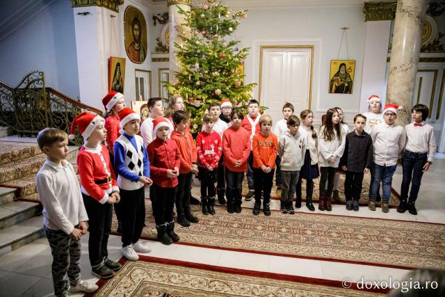 (Foto) Școala „Vasile Conta” Iași, clasa a III-a A prim – Colindători la Reședința Mitropolitană 2022