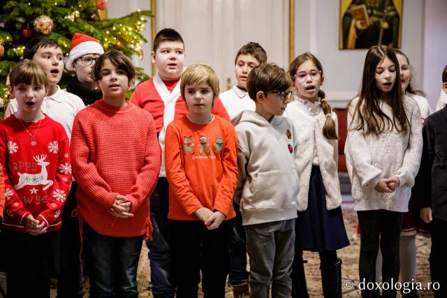 (Foto) Școala „Vasile Conta” Iași, clasa a III-a A prim – Colindători la Reședința Mitropolitană 2022