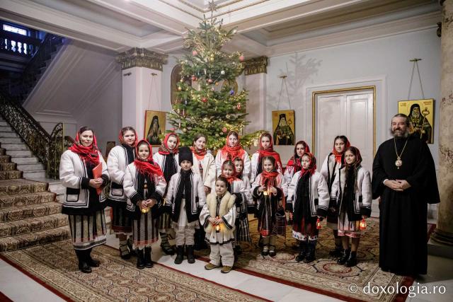 (Foto) Căminul Cultural Borca (Fărcașa) – Colindători la Reședința Mitropolitană 2022