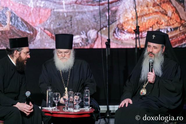 (Foto) „Pace sfântă pe pământ” – Concertul de colinde din acest an al Arhiepiscopiei Iașilor