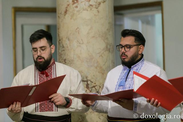 (Foto) Corul „Chivotul” – Colindători la Reședința Mitropolitană 2022