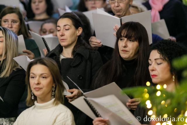 (Foto) Corul academic „Gavriil Musicescu” al Filarmonicii din Iași – Colindători la Reședința Mitropolitană 2022 (Foto) Corul academic „Gavriil Musicescu” al Filarmonicii din Iași – Colindători la Reședința Mitropolitană 2022