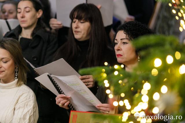 (Foto) Corul academic „Gavriil Musicescu” al Filarmonicii din Iași – Colindători la Reședința Mitropolitană 2022 (Foto) Corul academic „Gavriil Musicescu” al Filarmonicii din Iași – Colindători la Reședința Mitropolitană 2022