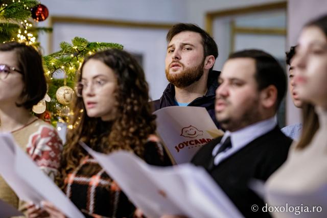 (Foto) Corul JoyCamps România – Colindători la Reședința Mitropolitană 2022