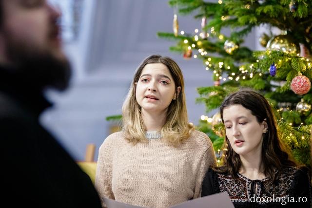 (Foto) Corul JoyCamps România – Colindători la Reședința Mitropolitană 2022