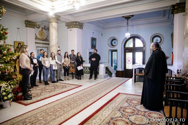 (Foto) Corul JoyCamps România – Colindători la Reședința Mitropolitană 2022