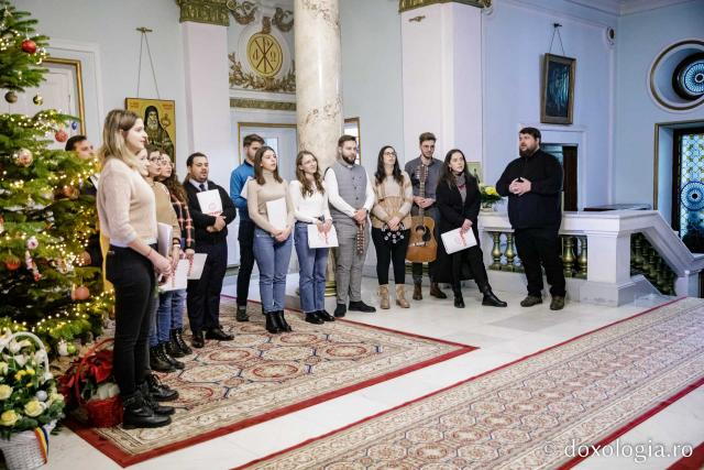 (Foto) Corul JoyCamps România – Colindători la Reședința Mitropolitană 2022