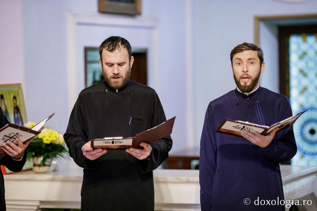 (Foto) Corul Preoților - Cerc pastoral Avrămeni – Colindători la Reședința Mitropolitană 2022
