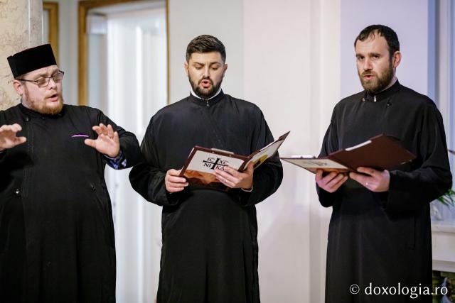 (Foto) Corul Preoților - Cerc pastoral Avrămeni – Colindători la Reședința Mitropolitană 2022
