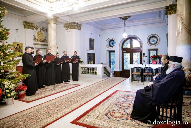 (Foto) Corul Visarion Puiu - Episcopia de Bălți – Colindători la Reședința Mitropolitană 2022