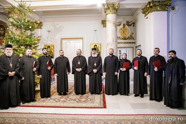 (Foto) Corul Visarion Puiu - Episcopia de Bălți – Colindători la Reședința Mitropolitană 2022