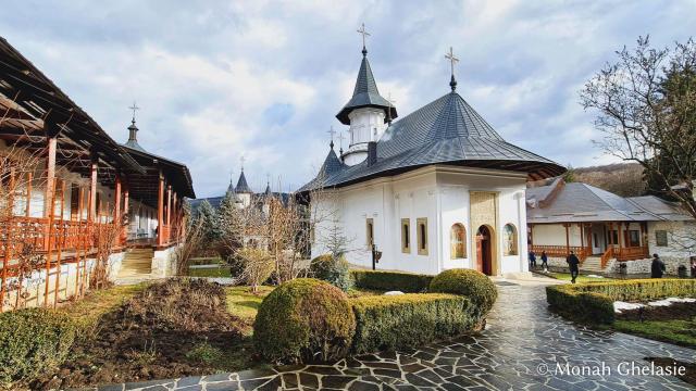 (Foto) Sărbătoarea Nașterii Domnului la Mănăstirea Sihăstria – 2022