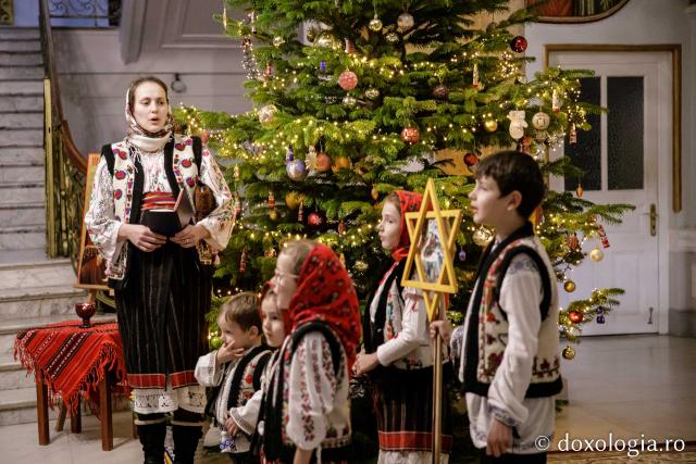 (Foto) Fam. pr. Istrate Mihail - Stănești – Colindători la Reședința Mitropolitană 2022