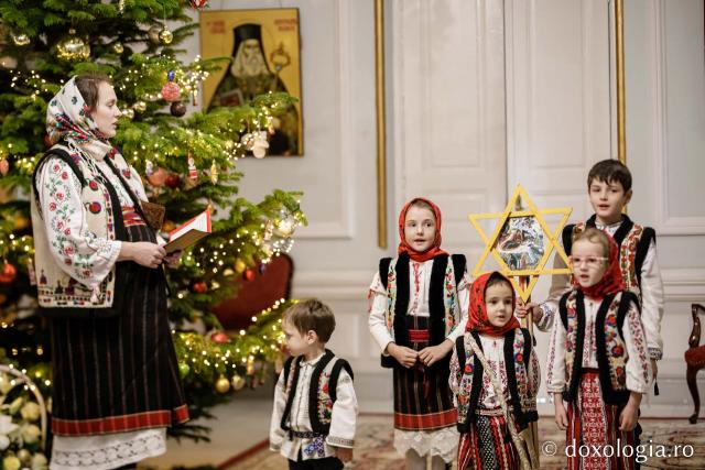 (Foto) Fam. pr. Istrate Mihail - Stănești – Colindători la Reședința Mitropolitană 2022